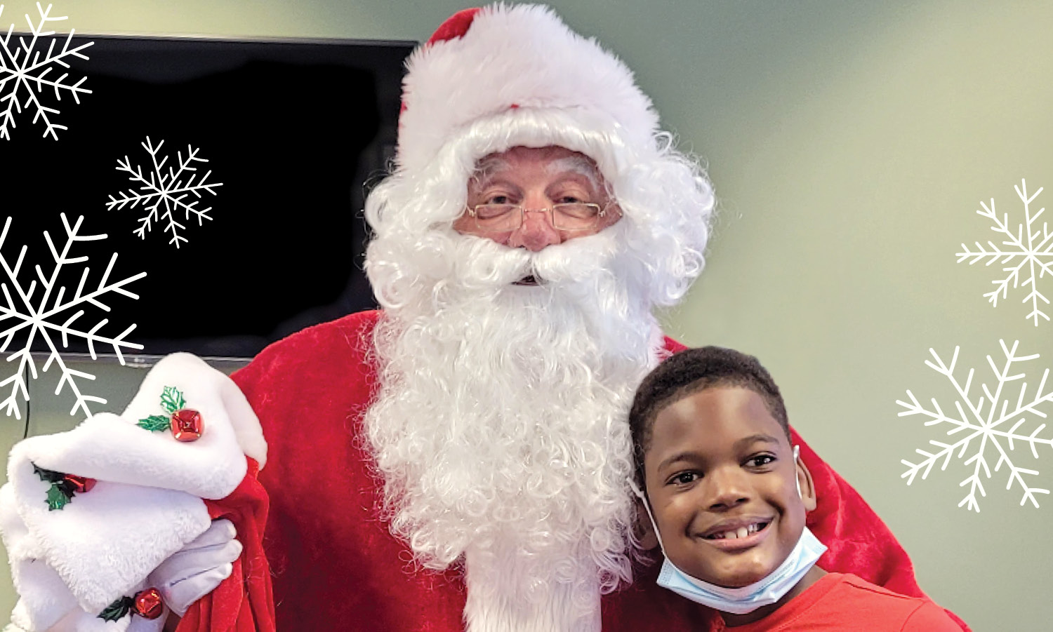 Santa Claus posing with an SSSRA participant.